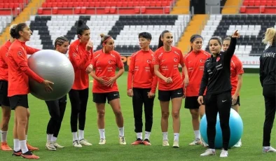 A Milli Kadın Futbol Takımı, Azerbaycan maçları için Erzincan’da çalışmalarını sürdürüyor