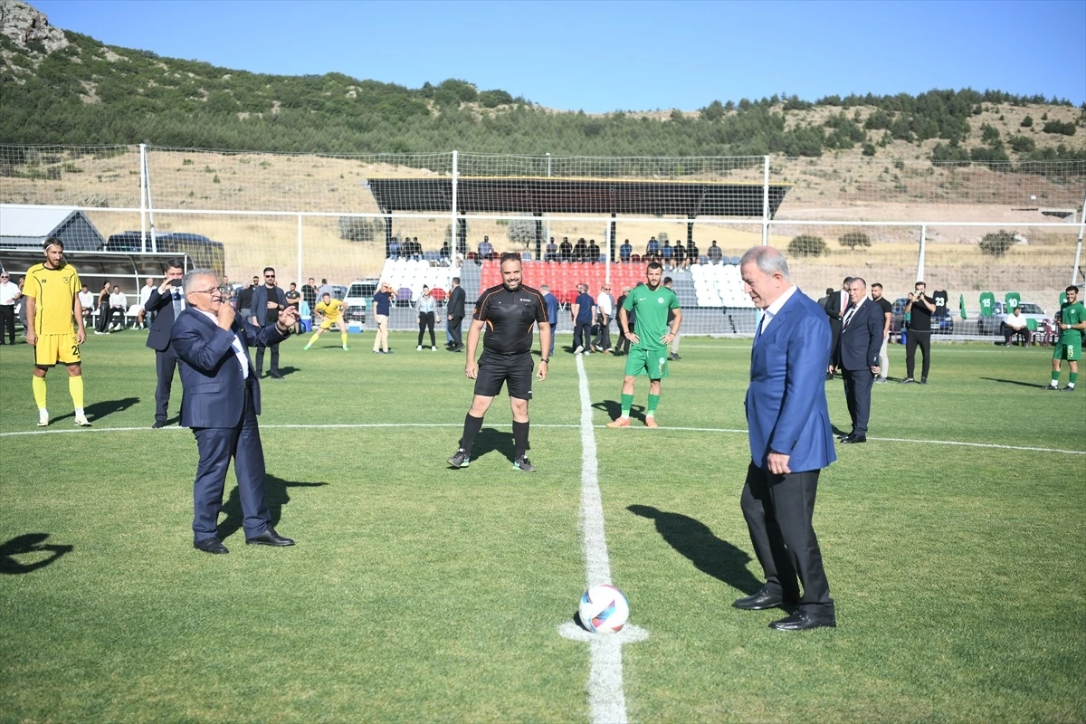 TBMM Milli Savunma Komisyonu Başkanı ve Kayseri Büyükşehir Belediye Başkanı Erciyes’teki Takımları Ziyaret Etti